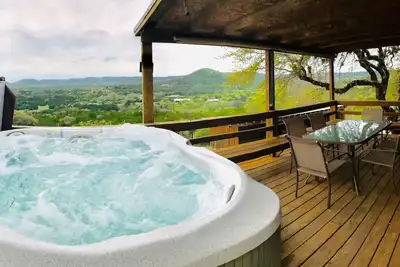 Image de 2 cabines sur 55acres, vues panoramiques / Hot Tub / grill! Profitez des établissements vinicoles et des excursions d'une journée à Tx!
