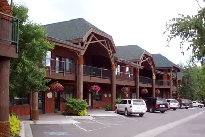 Image de Beau condo de 1 chambre sur la rivière Swan dans le centre-ville de Bigfork