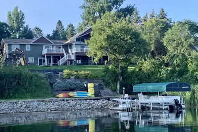 Image de Luxury Lake Home avec grande terrasse couverte pour 15 à 22 pieds ponton inclus
