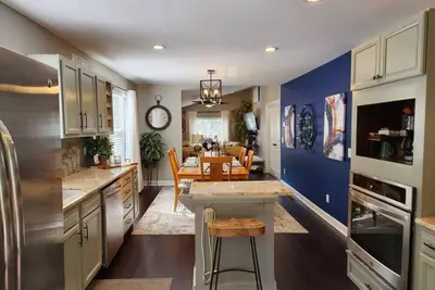 Image de Maison entière avec bain à remous - Élégant et le meilleur de la classe 2 lit / 1 bain