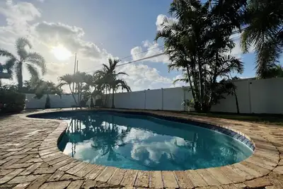 Image de Modern Designer Home In The Heart of Boca Raton qui vous fera sentir à la maison.