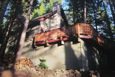 Image de Cabine De Montagne Paisible Escapade PRÈS De Pinecrest & Dodge. Wifi & 2 Tv Satellite.