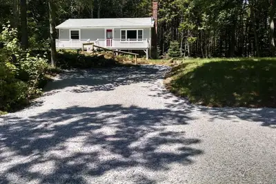 Image de Repos et détente dans le confort tout en explorant à mi-côte du Maine!