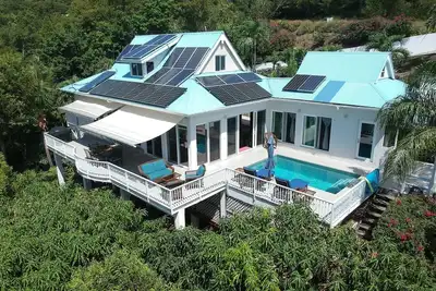 Image de Villa de luxe avec vue sur l'océan - Privé et proche de la ville