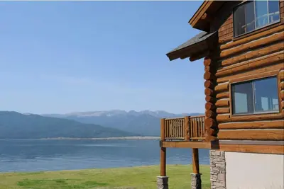 Image de Maison de bois rond de luxe à Lake Front (Menlo Place) à quelques minutes du Parc de Yellowstone