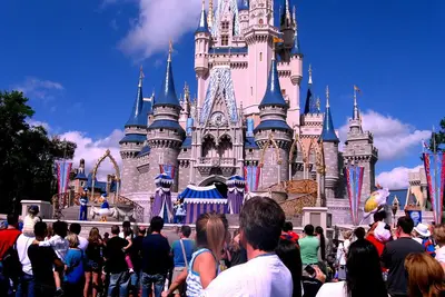 Image de Vacances en famille Disney / Maison de ville au bord du lac / Nouvelle literie / 4 milles à Disney!