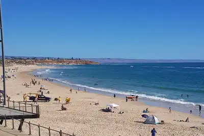 Image de Unité 2br privée 4 lits wifi gratuit & netflix & parcs vin / plage