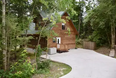Image de Lofty Dreams! Coeur de Gatlinburg, près de Rockytop, Wifi, Nouvelle propriété rénovée!