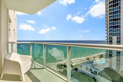 Image de Ocean View Apartment On The Beach! Pool, Gym, Wifi, Parking. 2 Beds 1-1 / 2 Bat