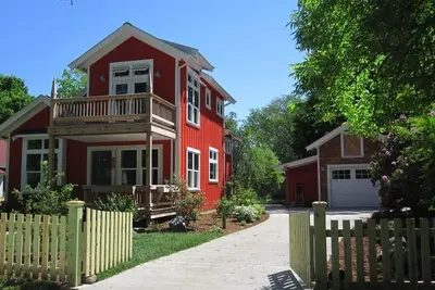 Image de Hansel And Gretel Cottage Downtown Saugatuck