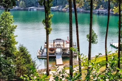 Image de 14 couchages - Sur une crique profonde et large - 60 Grandes critiques - ÉNORME quai - Voir nos photos