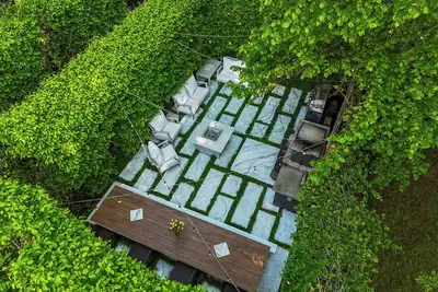 Image de Downtown Mansion w / Parking à pied de la plage pour 19 + personnes