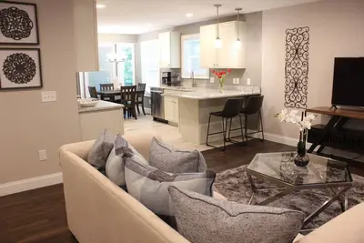 Image de Un nouveau bijou à Hendersonville, une nouvelle maison à quelques minutes du centre-ville!