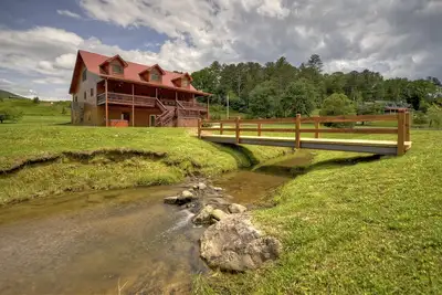 Image de Le plus beau cadre riverain de tout Blue Ridge! Parfait pour les mariages! !