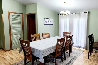 Image de Maison spacieuse nichée dans un quartier calme et à proximité des attractions de Pictured Rocks.