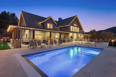 Image de Piscine, Grandes familles, 8 chambres *, 7 salles de bain