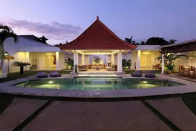 Image de Villa centrale de 3mn à Seminyak Beach (# D8)