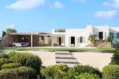 Image de Villa haut de gamme bord de mer, vue imprenable, proche Naoussa et Santa Maria
