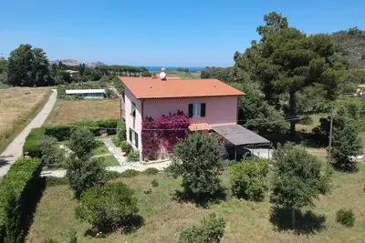 Villa spacieuse, meublée avec soin, à proximité des principales plages du centre-est