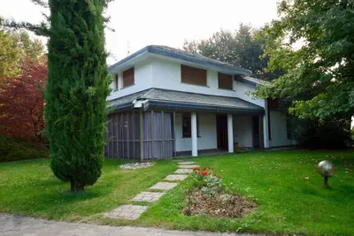 Image de Villa de luxe avec piscine et court de tennis