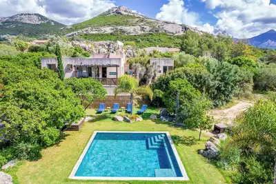 Image de Villa avec piscine chauffée entre mer et montagne à 10mn de Calvi