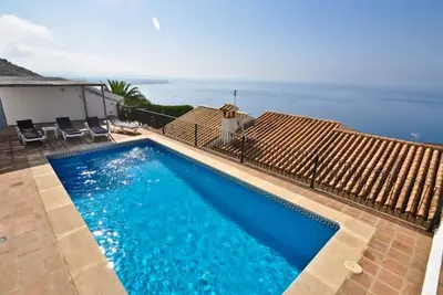 Image de Belle villa avec piscine privée et une vue magnif