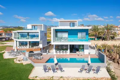 Image de Plage De Front, 5 * Luxe, Piscine Chauffee, Baignoire, Promenade Aux Restaurants / Bars, Jeux