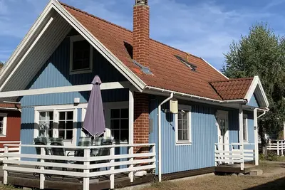 Image de Villa en Suède avec 2 bateaux sur le lac Useriner dans le parc national de Müritz