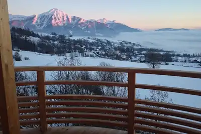 Image de Chalet bioclimatique neuf avec très jolie vue plein sud dans station familiale
