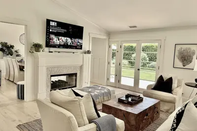 Image de 4/3 Classic California Vibe-A Chic Plage de Zuma Home-Clean / Spacious