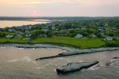 Image de Spectaculaire Ocean Front Property avec piscine privée Cove