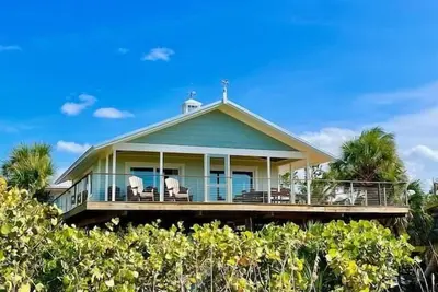 Image de Sand Dollar Cottage: Retraite au bord de l'océan \"Old Florida\"; Quai privé!