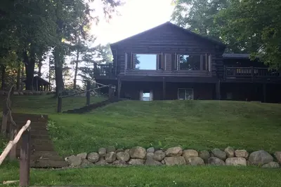 Image de Amenez la famille dans cette magnifique cabane en rondins sur le lac Connors!