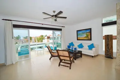 Image de Belle Ă deux niveaux penthouse de 3 chambres avec wifi gratuit