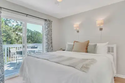 Image de Magnifique Tybee Island 2 chambres avec accès à la piscine et un grill!