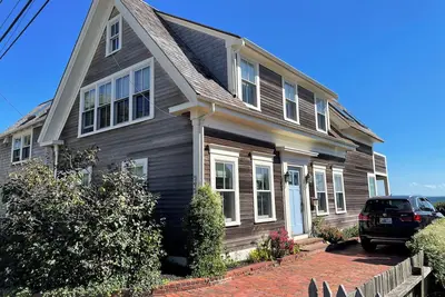Image de Bord de l'eau! Maison de 5 ch situé dans le calme l'East End de Provincetown.