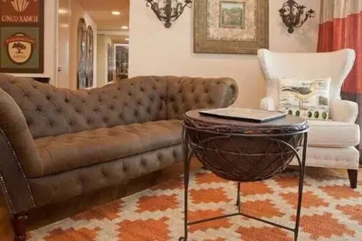 Image de Idéalement situé en centre ville près de la piscine Getaway À la cour de triage Condos à Austin