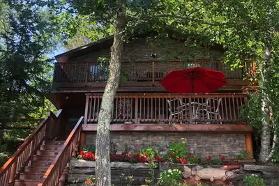 Image de Lac récemment rénové à la maison! À quelques pas de la magnifique chaîne du lac aux brochets