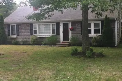 Image de Maison de vacances familiale à distance de marche de la plage de Craigville avec Gratuit Beach Pass!