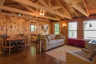 Image de Cabine de bord de l'eau confortable sur Raymond Pond