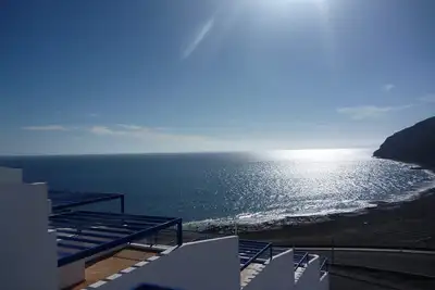 Image de Appartement De Luxe Vue Mer Exceptionnelle - Avec Terrasse Spacieuse Et Solaire / WiFi Gratuit
