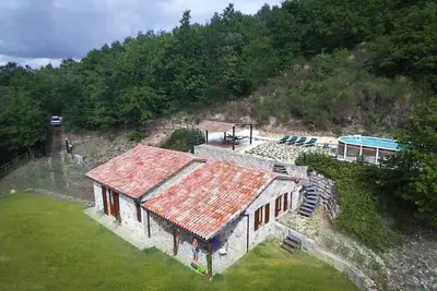 Image de Villa Carina est un chalet confortable avec piscine pour vos prochaines vacances en Ombrie