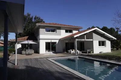 Image de Luxury villa 180m2, quiet location, heated pool, jaccuzzi, large garden,