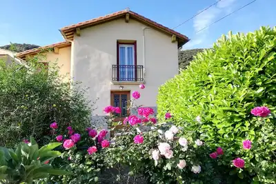 Image de Sur les hauteurs de Céret, maison dans la verdure avec un joli point de vue.