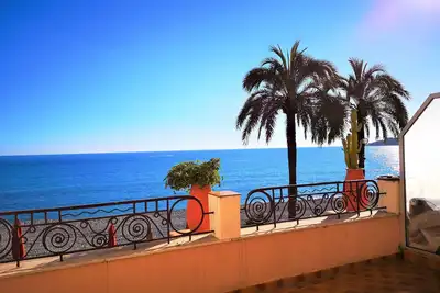 Image de Riviera Beach Terrace: A/C, balcon + splendide grande terrasse face à la plage