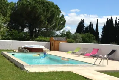 Image de Appartement lumineux, beaucoup de caractère, terrasse privative, piscine, jardin