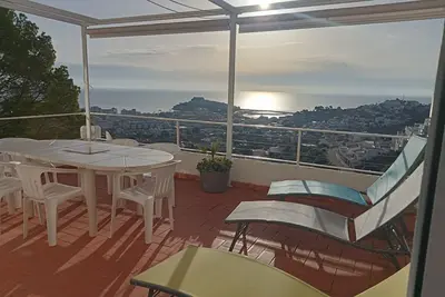 Image de Appartement 3 chambres, grande terrasse vue sur mer et château