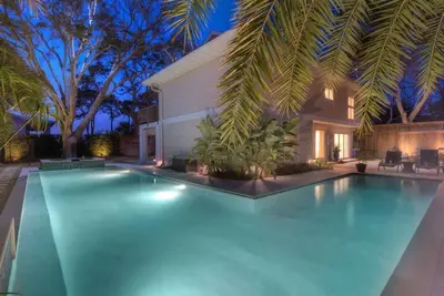 Image de Immense piscine privée, bain à remous, vue sur le marais, à quelques pas de la plage, 3 très grands lits