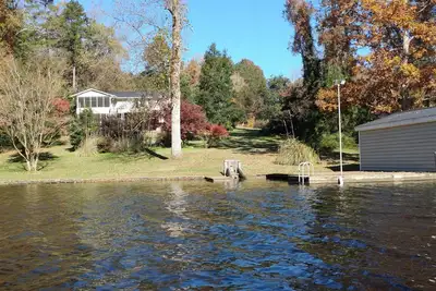 Image de Lakehouse récemment rénové!