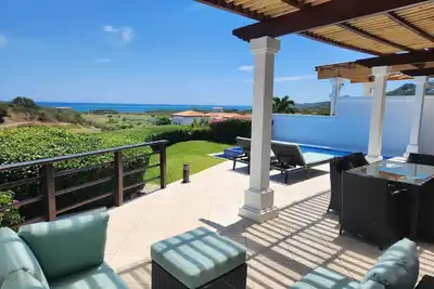 Image de Villa 2 chambres haut de gamme Pristine Bay Golf Club avec vue sur l'océan